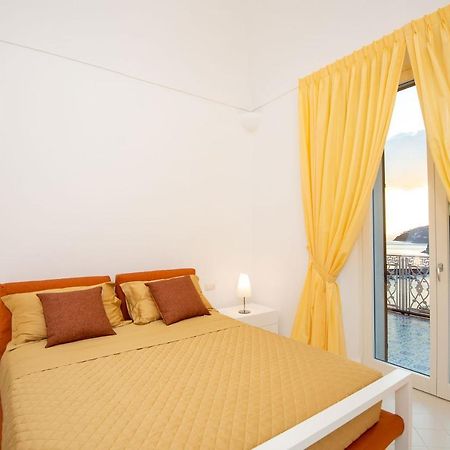 Amore Rentals - Palazzo Della Storia Amalfi Bagian luar foto