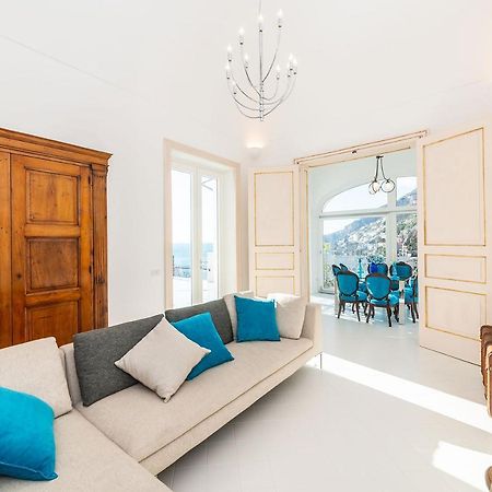 Amore Rentals - Palazzo Della Storia Amalfi Bagian luar foto