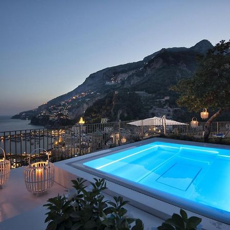 Amore Rentals - Palazzo Della Storia Amalfi Bagian luar foto