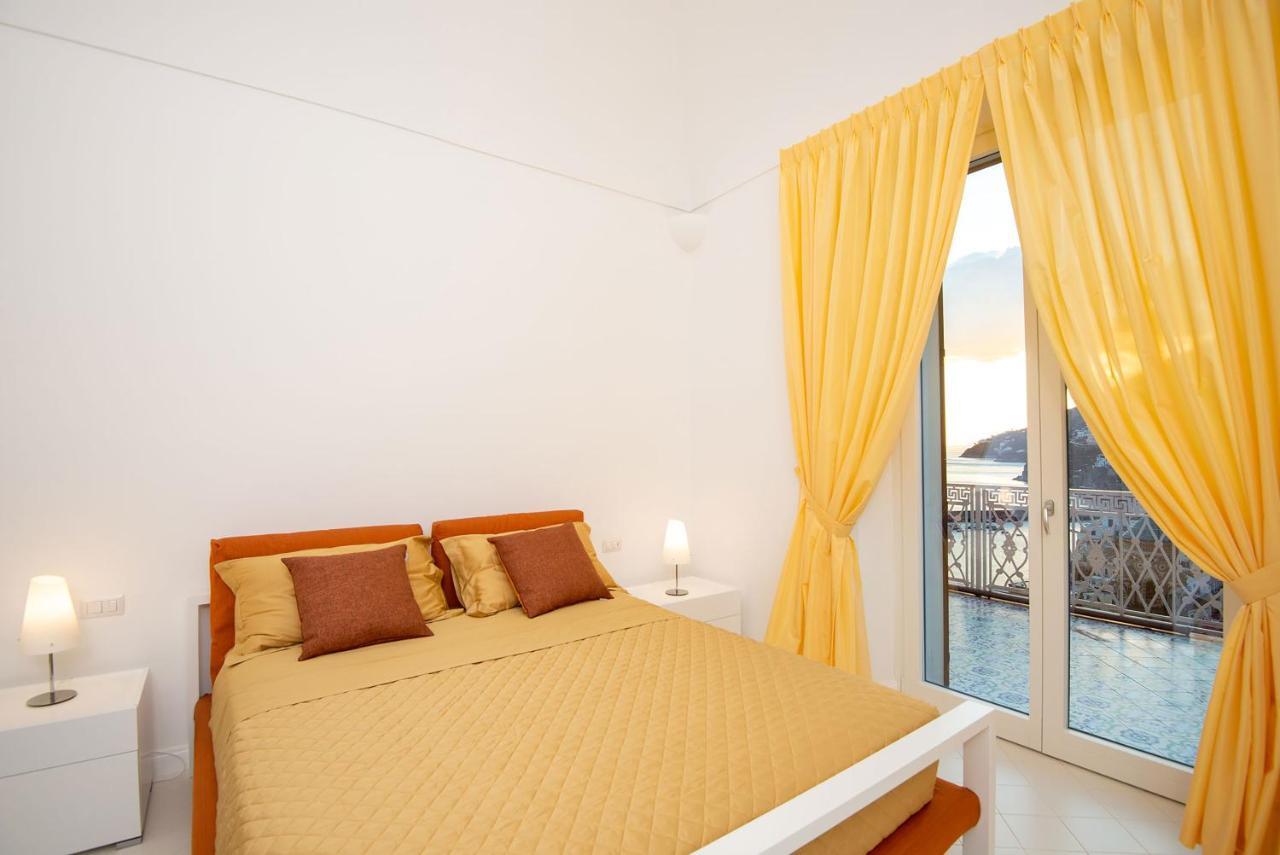 Amore Rentals - Palazzo Della Storia Amalfi Bagian luar foto