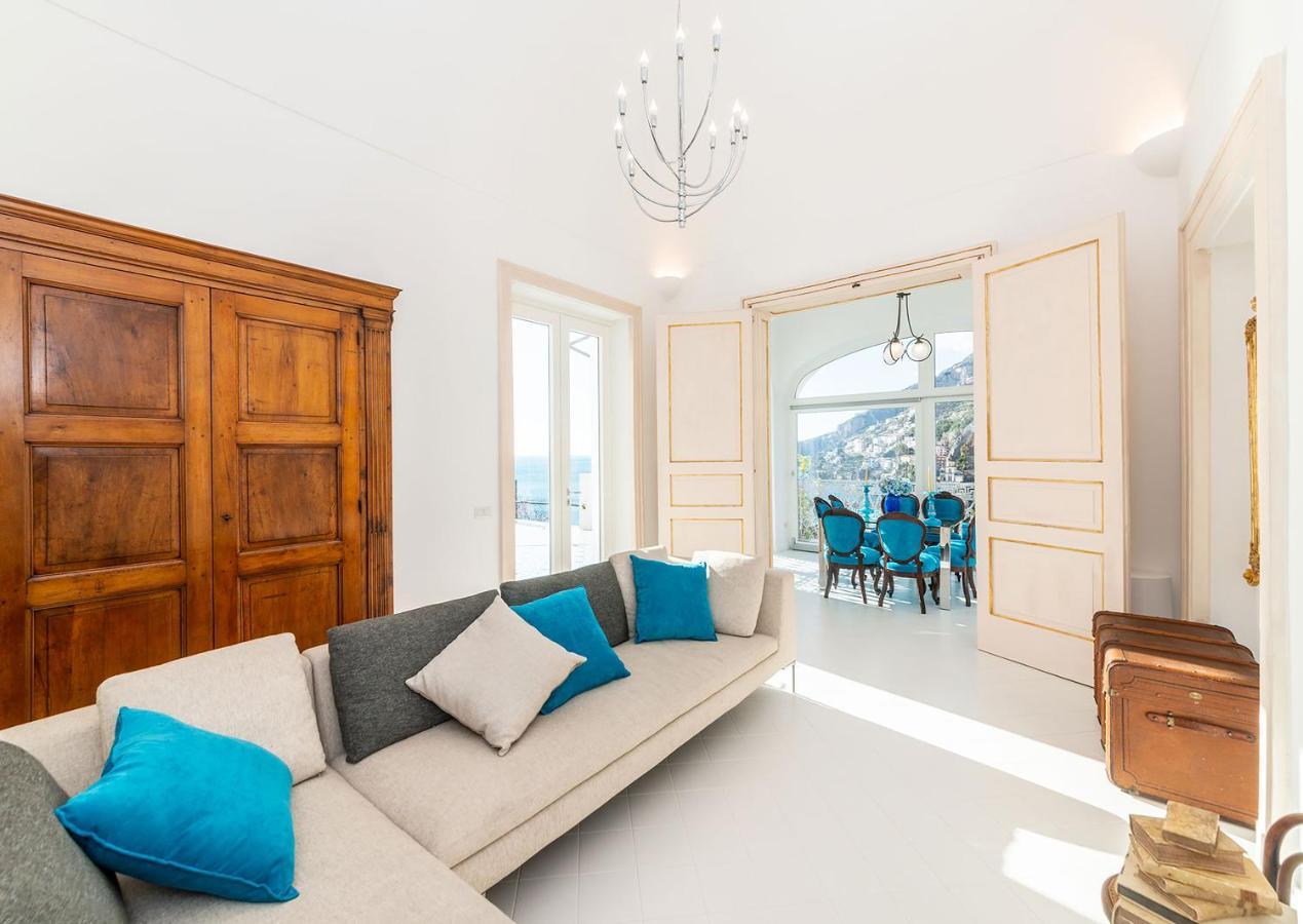 Amore Rentals - Palazzo Della Storia Amalfi Bagian luar foto