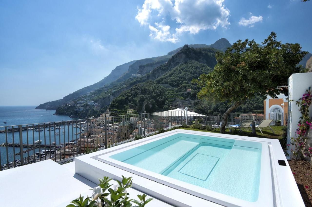 Amore Rentals - Palazzo Della Storia Amalfi Bagian luar foto
