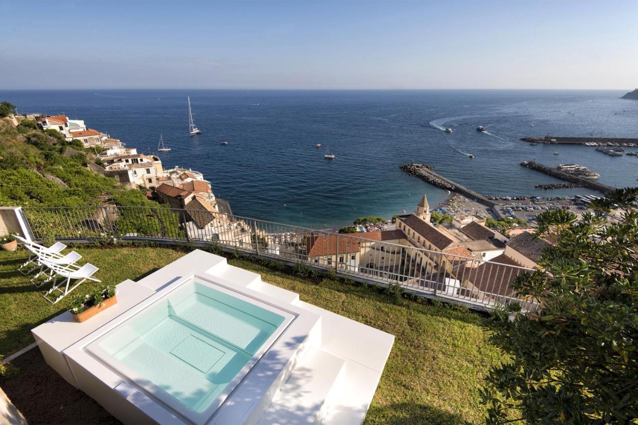 Amore Rentals - Palazzo Della Storia Amalfi Bagian luar foto