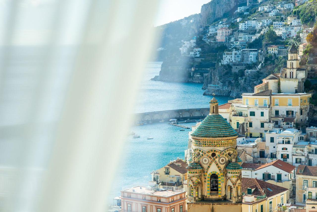 Amore Rentals - Palazzo Della Storia Amalfi Bagian luar foto