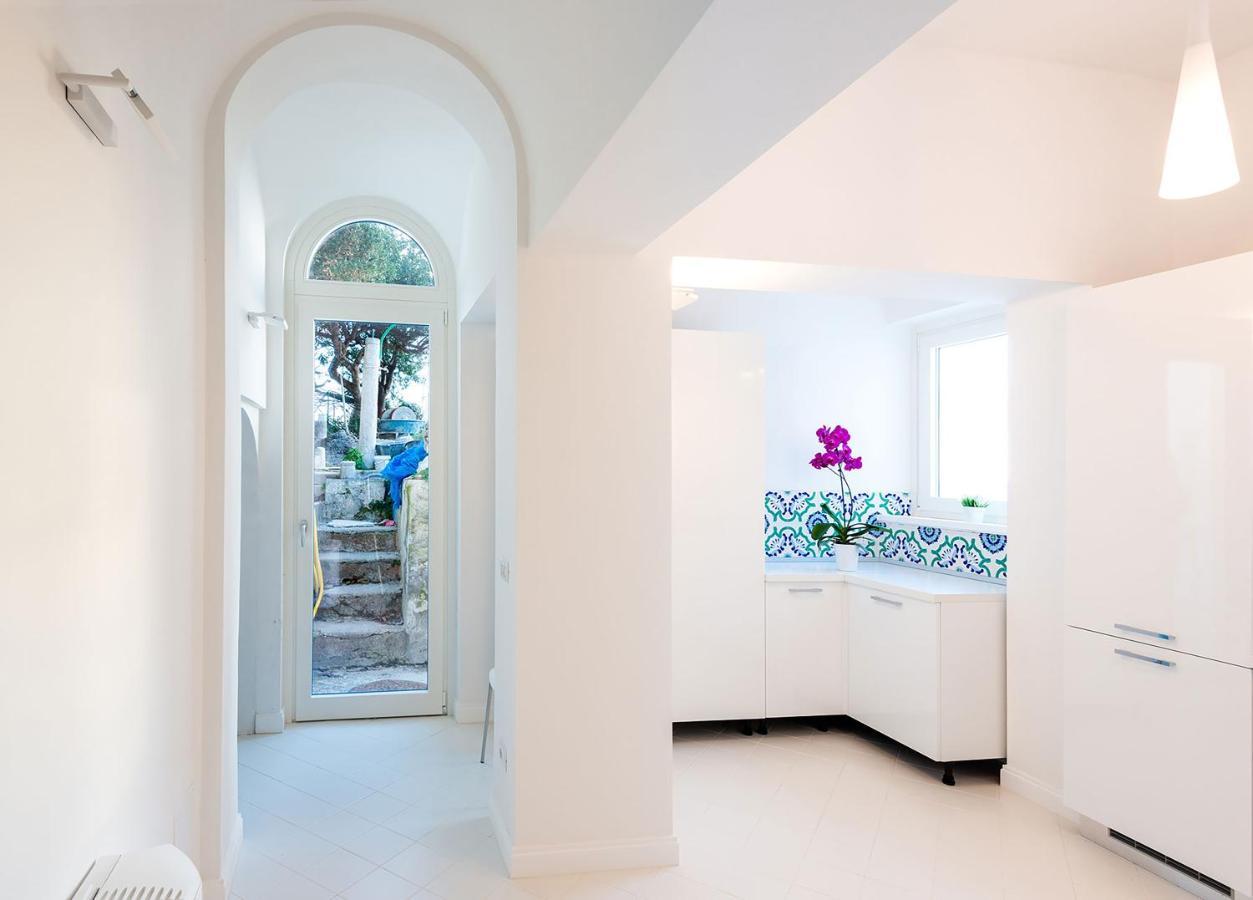 Amore Rentals - Palazzo Della Storia Amalfi Bagian luar foto