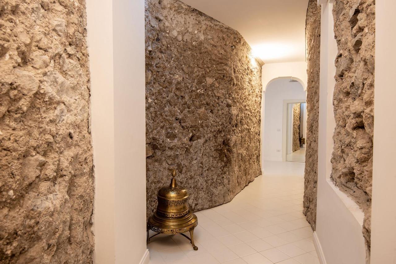 Amore Rentals - Palazzo Della Storia Amalfi Bagian luar foto