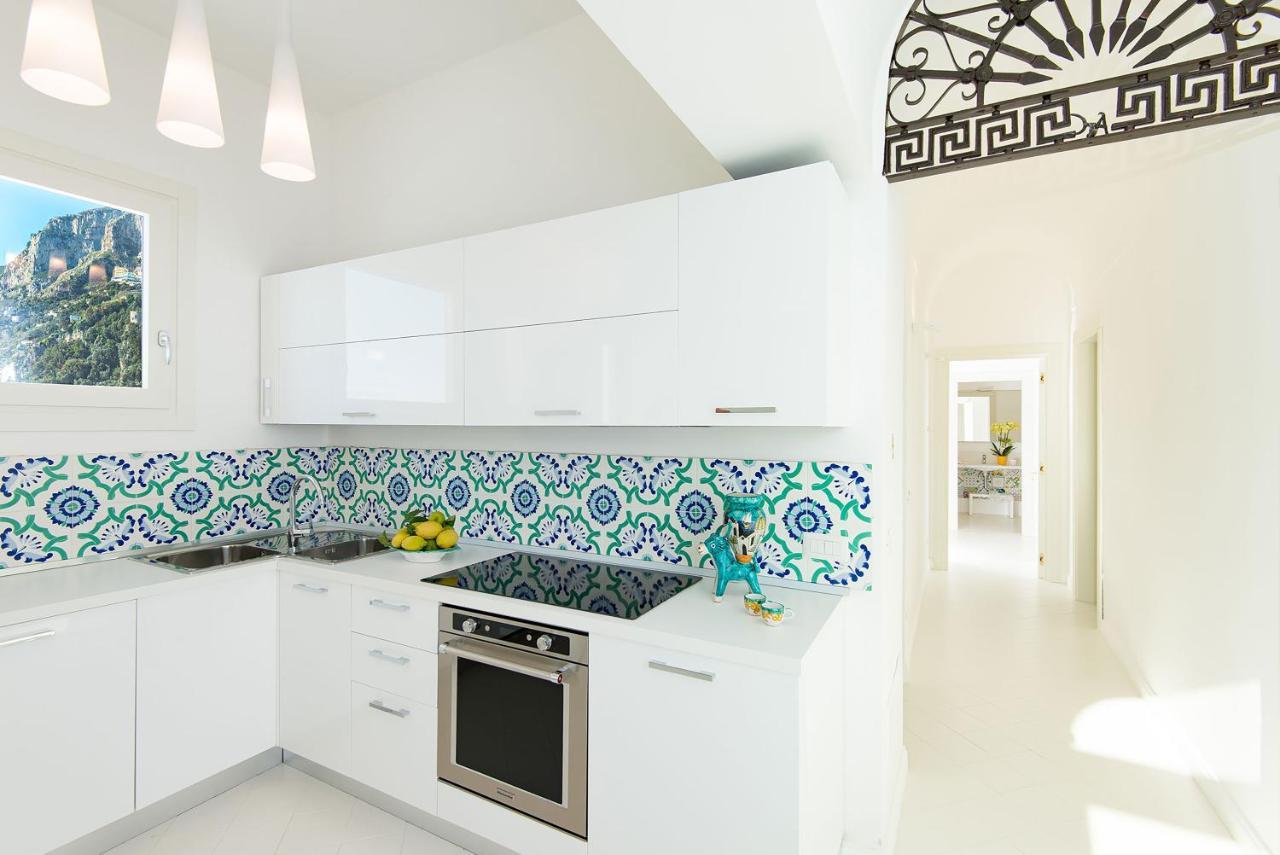 Amore Rentals - Palazzo Della Storia Amalfi Bagian luar foto