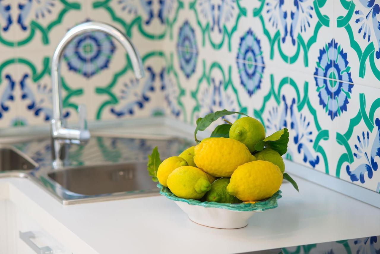 Amore Rentals - Palazzo Della Storia Amalfi Bagian luar foto
