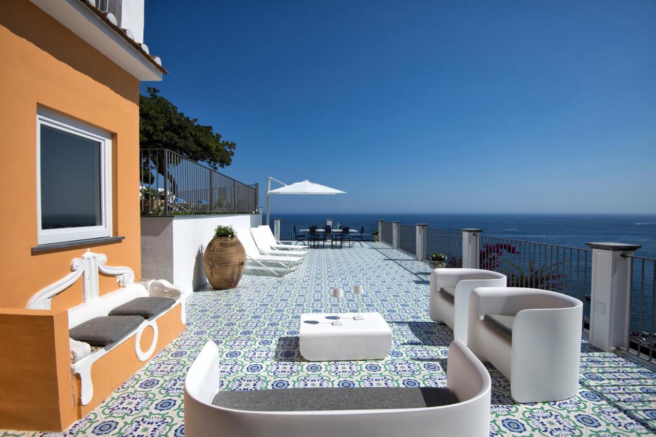 Amore Rentals - Palazzo Della Storia Amalfi Bagian luar foto