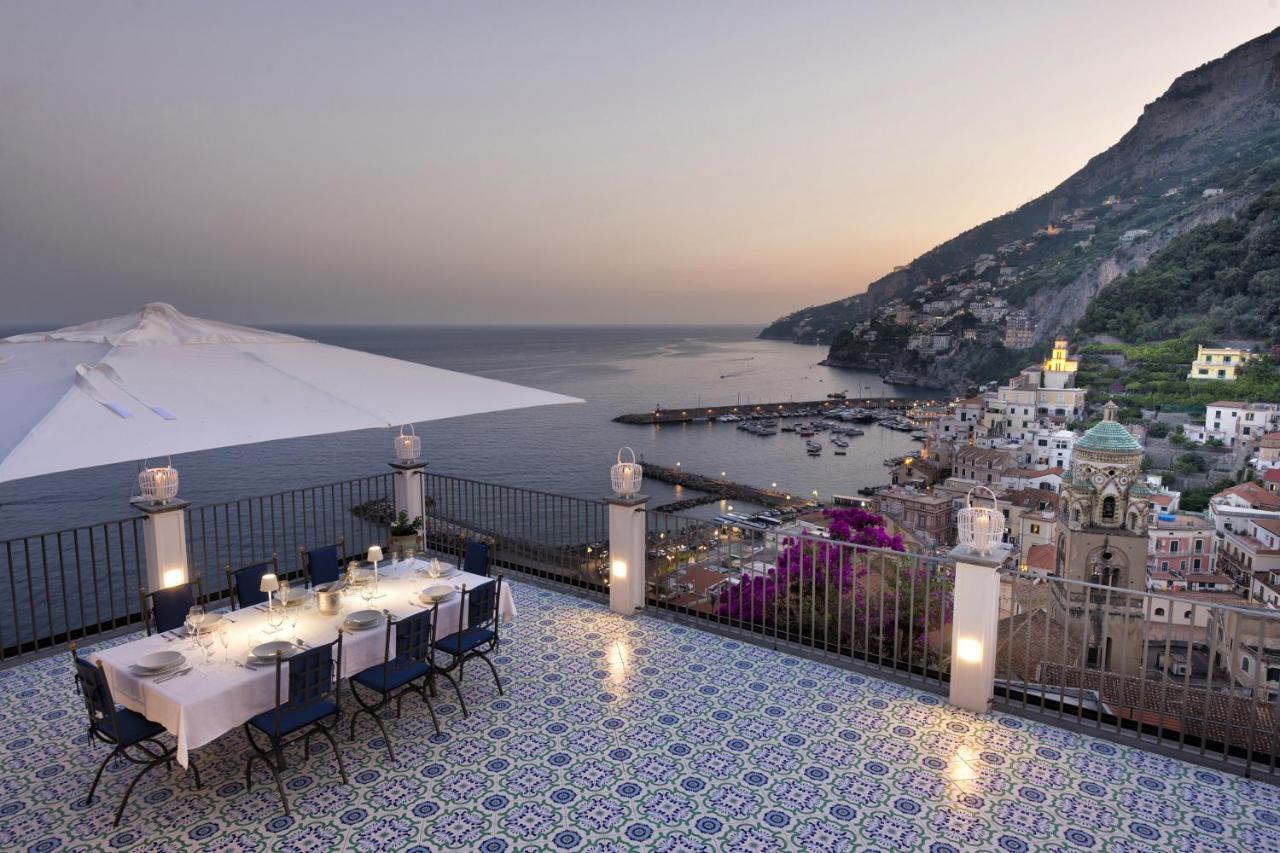 Amore Rentals - Palazzo Della Storia Amalfi Bagian luar foto