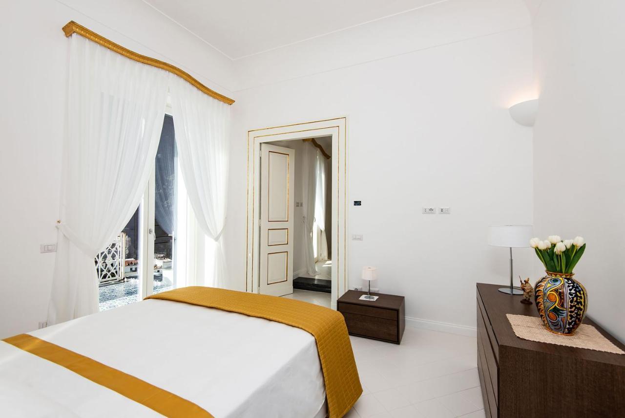 Amore Rentals - Palazzo Della Storia Amalfi Bagian luar foto