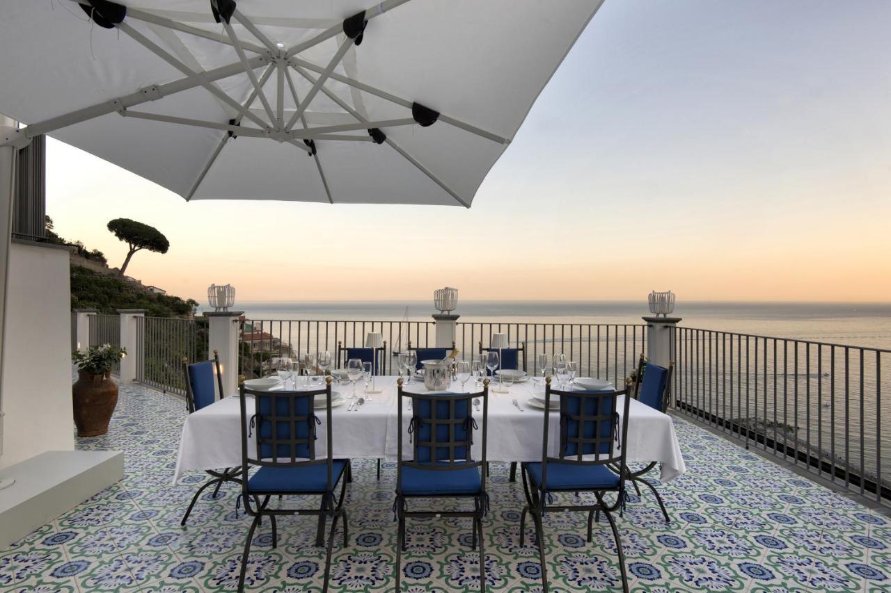 Amore Rentals - Palazzo Della Storia Amalfi Bagian luar foto